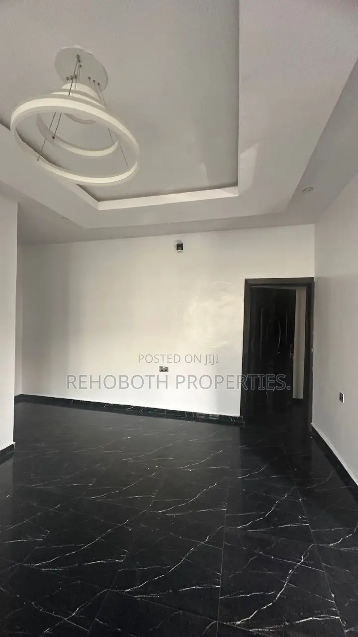 12bdrm Block of Flats in Skyview Estate, Ido for sale