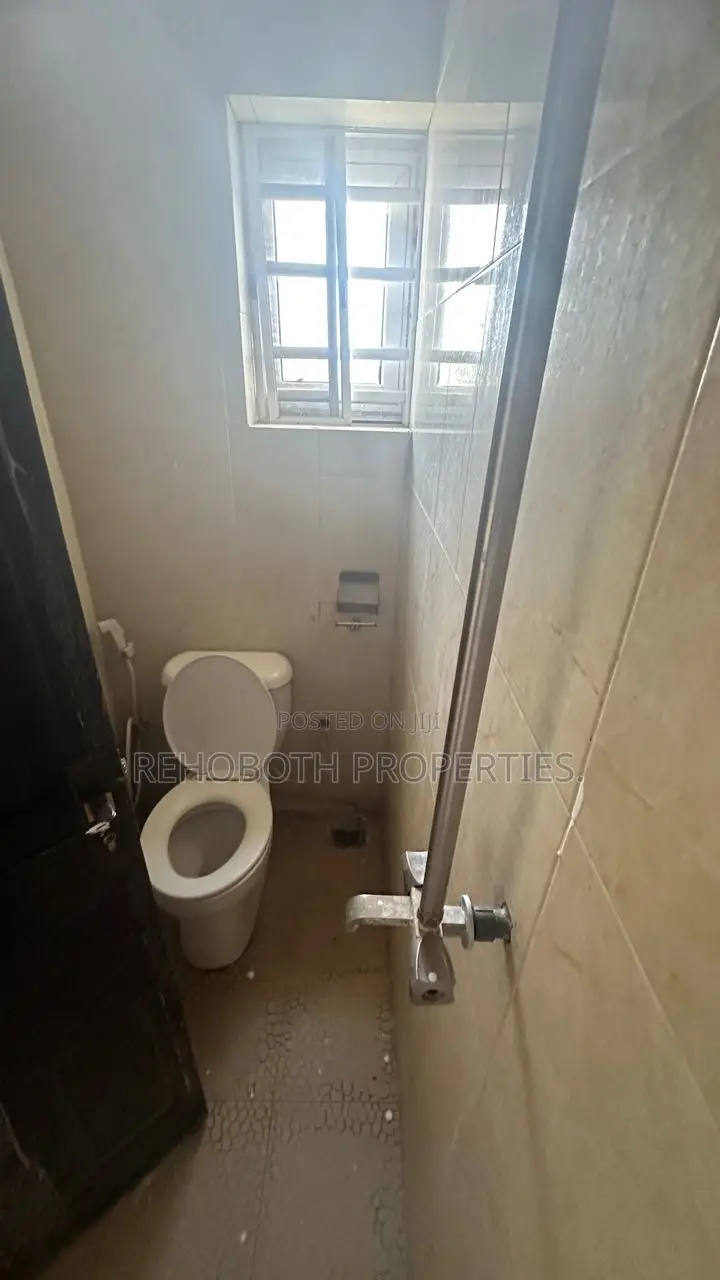 12bdrm Block of Flats in Skyview Estate, Ido for sale