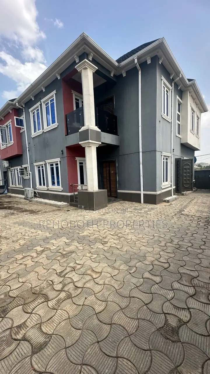 12bdrm Block of Flats in Skyview Estate, Ido for sale