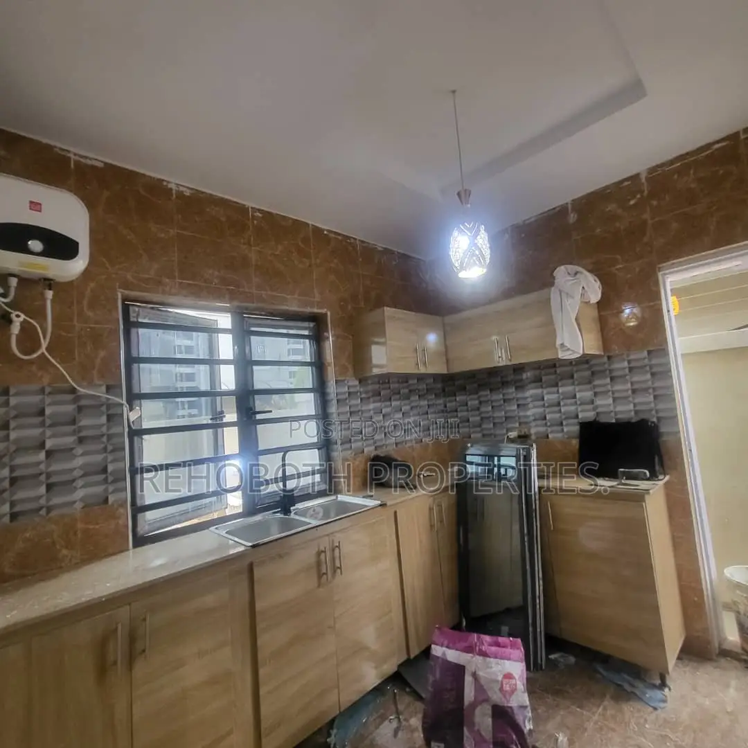 3bdrm Bungalow in Olateju Akuru Estate, Ibadan for sale