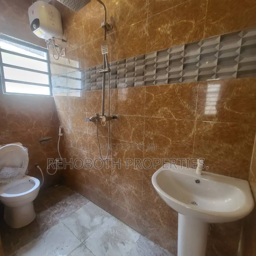 3bdrm Bungalow in Olateju Akuru Estate, Ibadan for sale