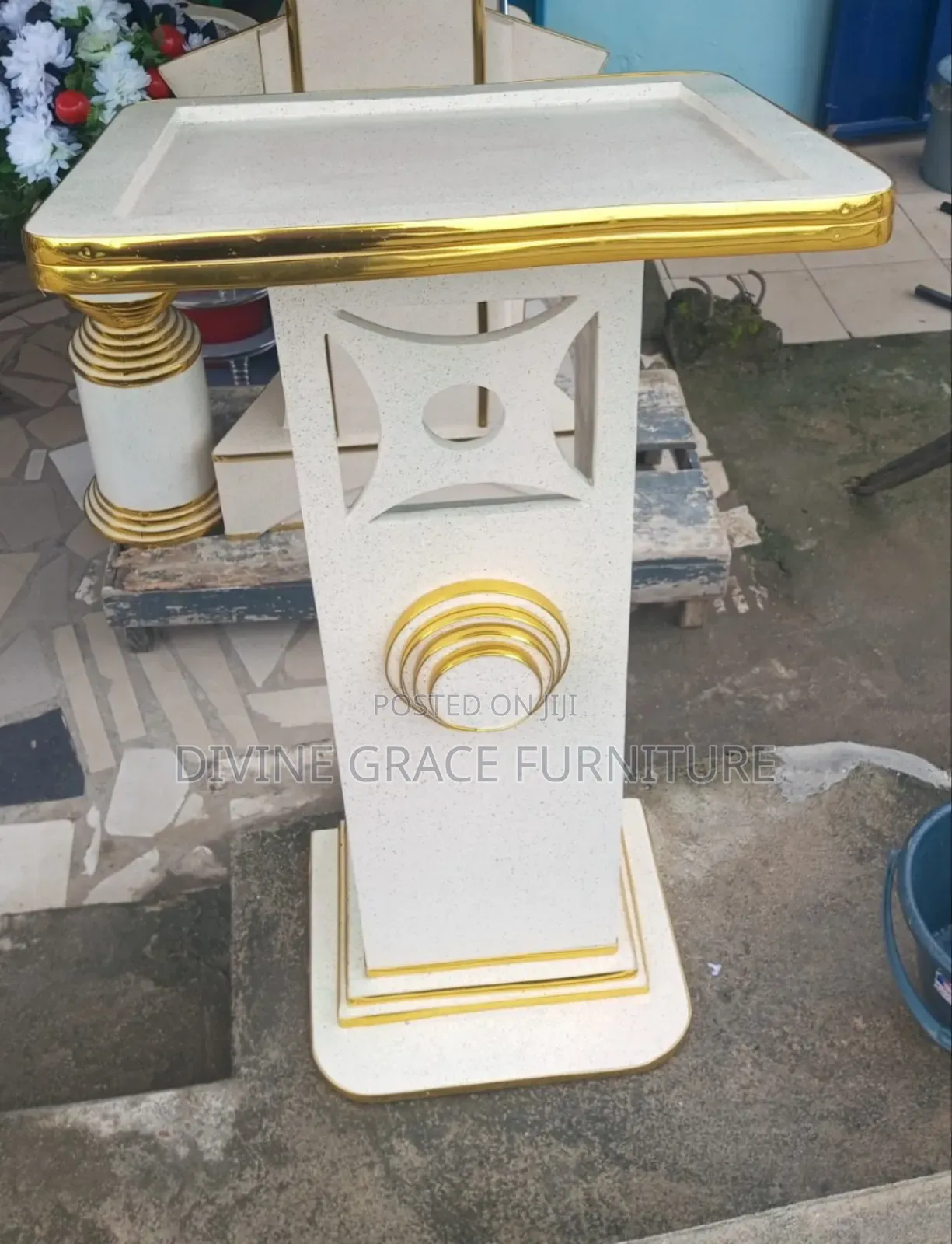 Single Pole Church Pulpit