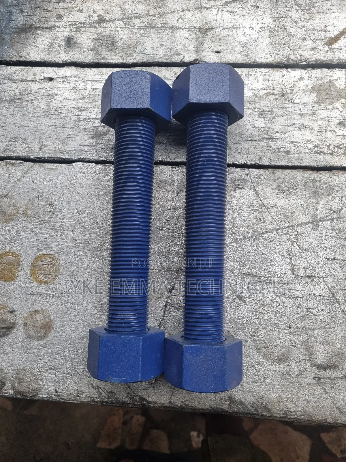 Stud Bolt and Nut 1 1/4 X 200 B7 Stud Bolts
