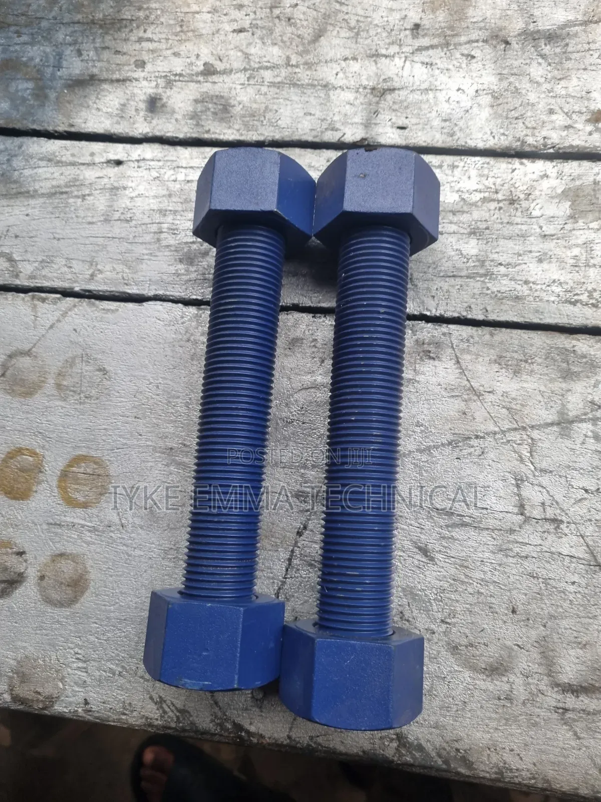 Stud Bolt and Nut 1 1/4 X 200 B7 Stud Bolts