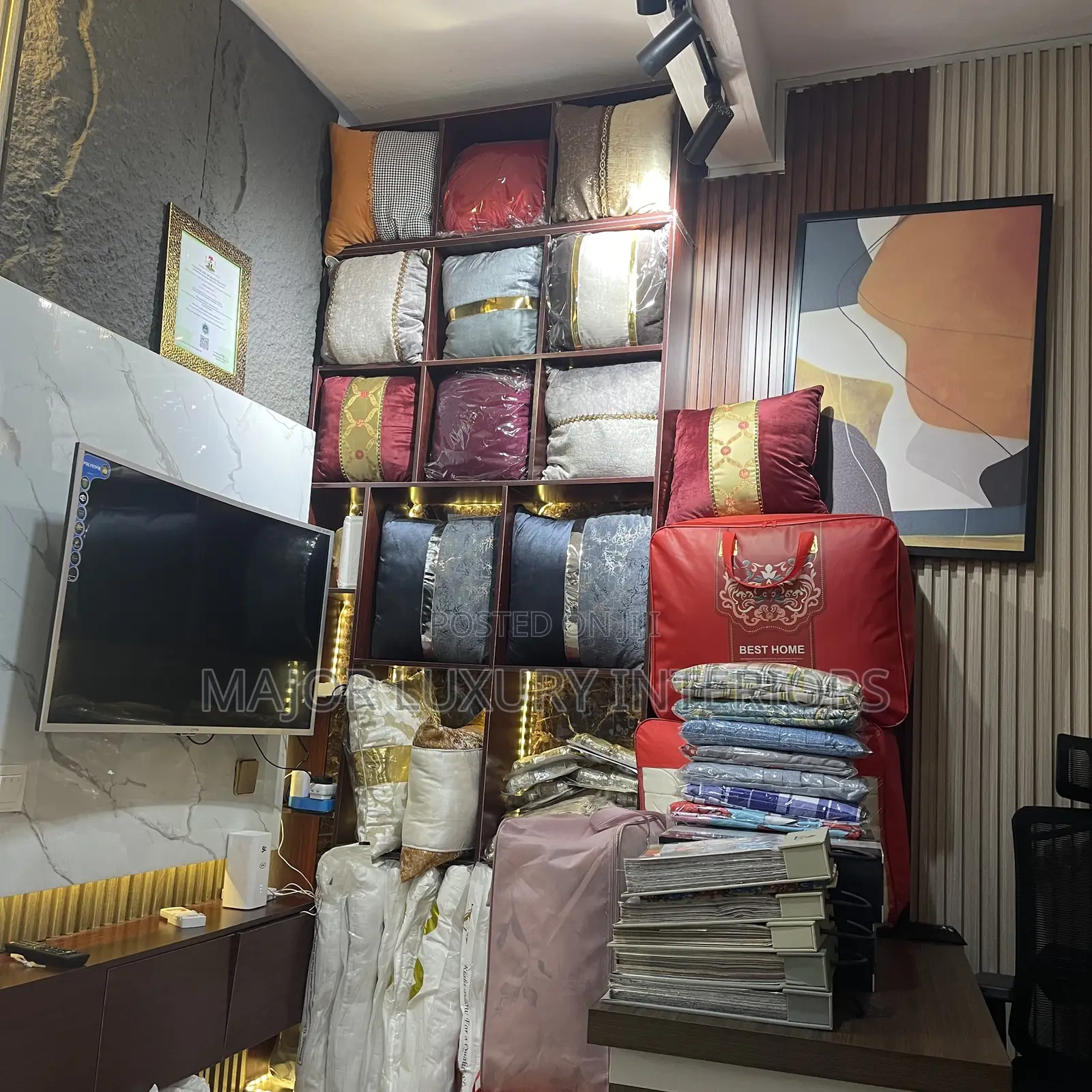 Quality Duvet And Throw Pillows Well Filled With Fibre