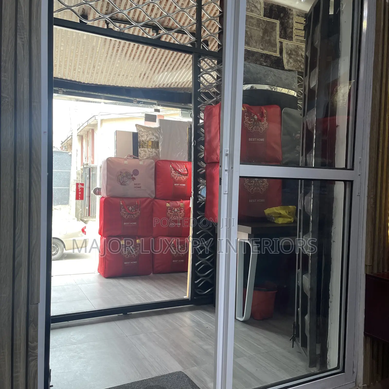 Quality Duvet And Throw Pillows Well Filled With Fibre