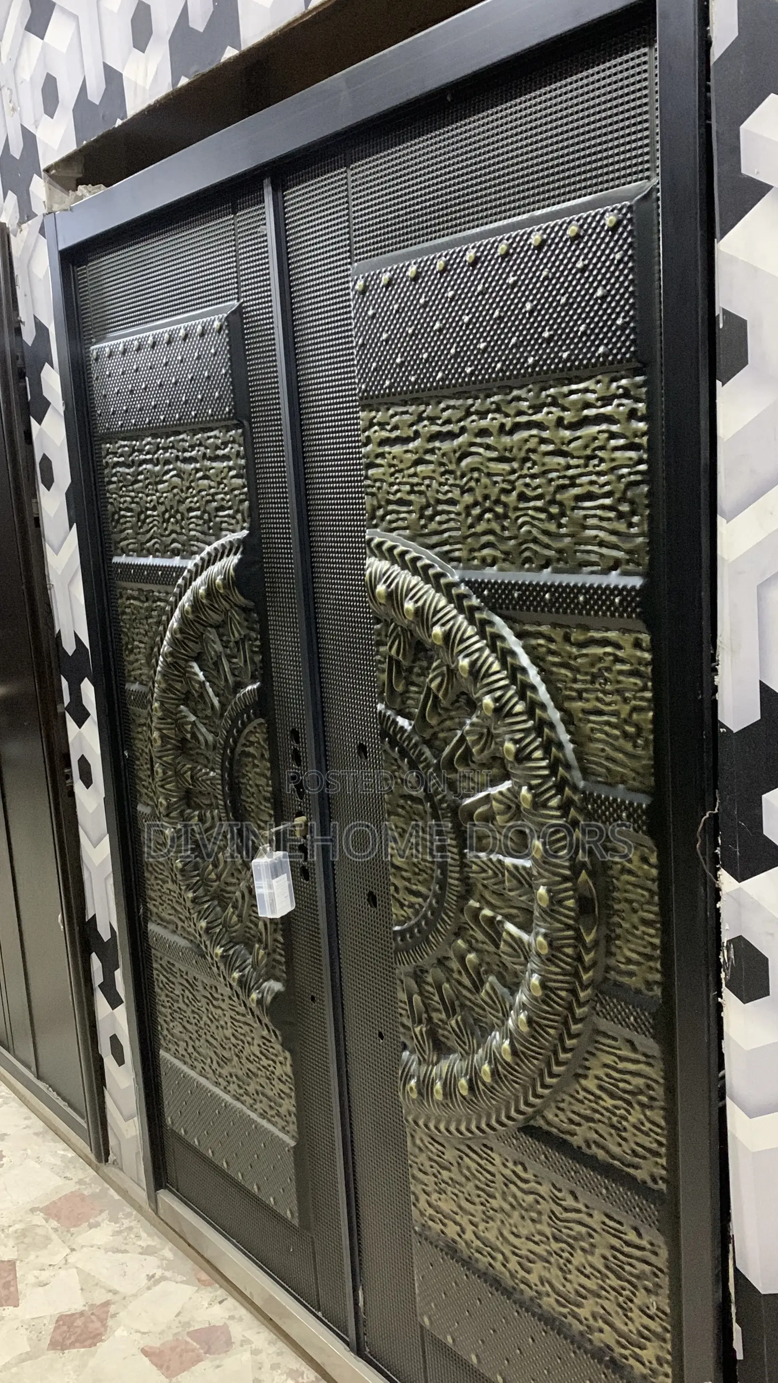 Color Green Copper Cast Door