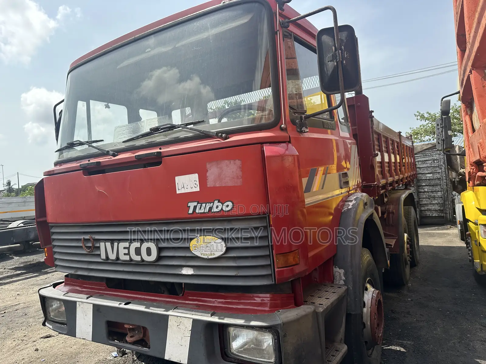 8tires Iveco Tipper