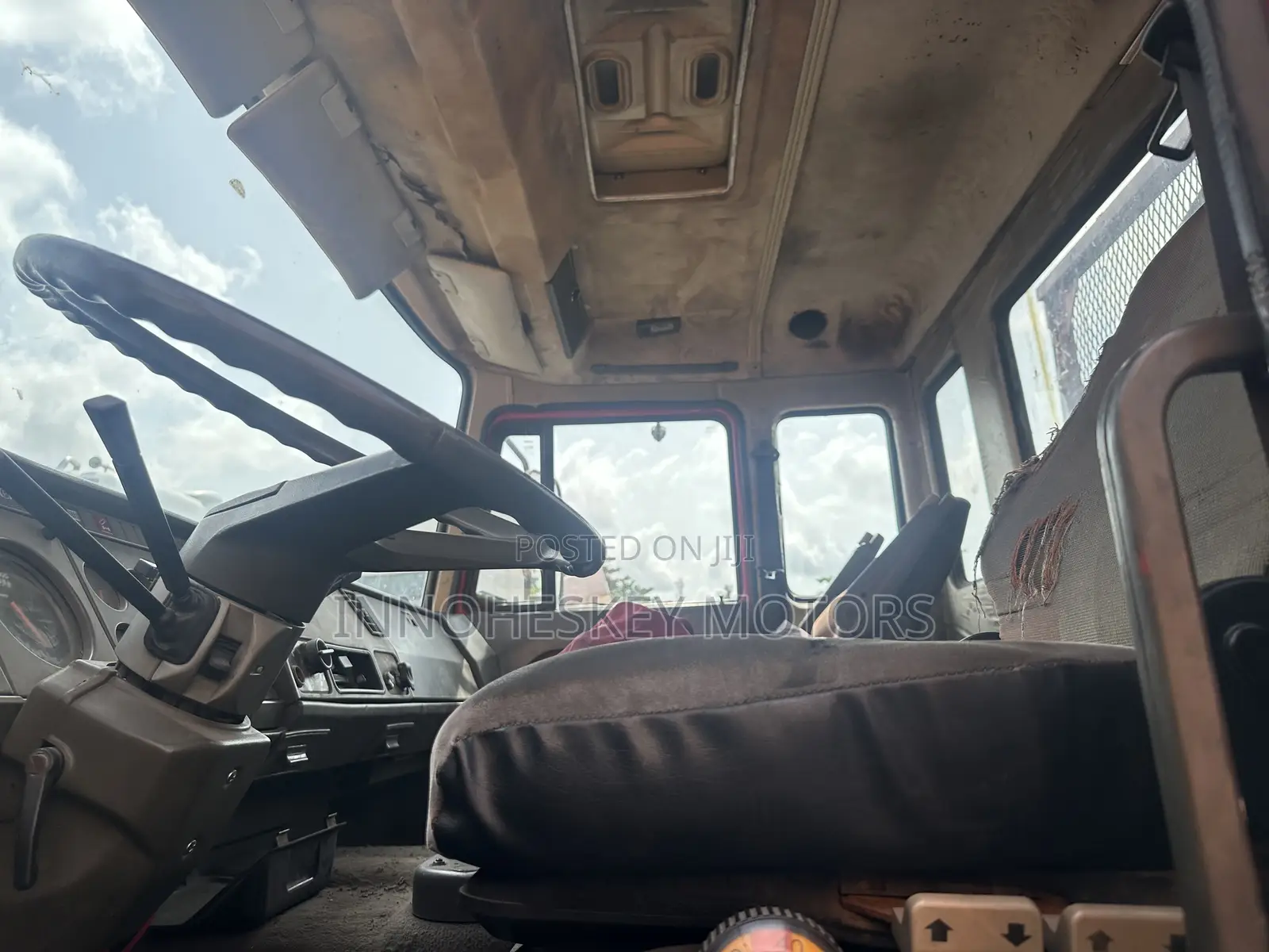 8tires Iveco Tipper