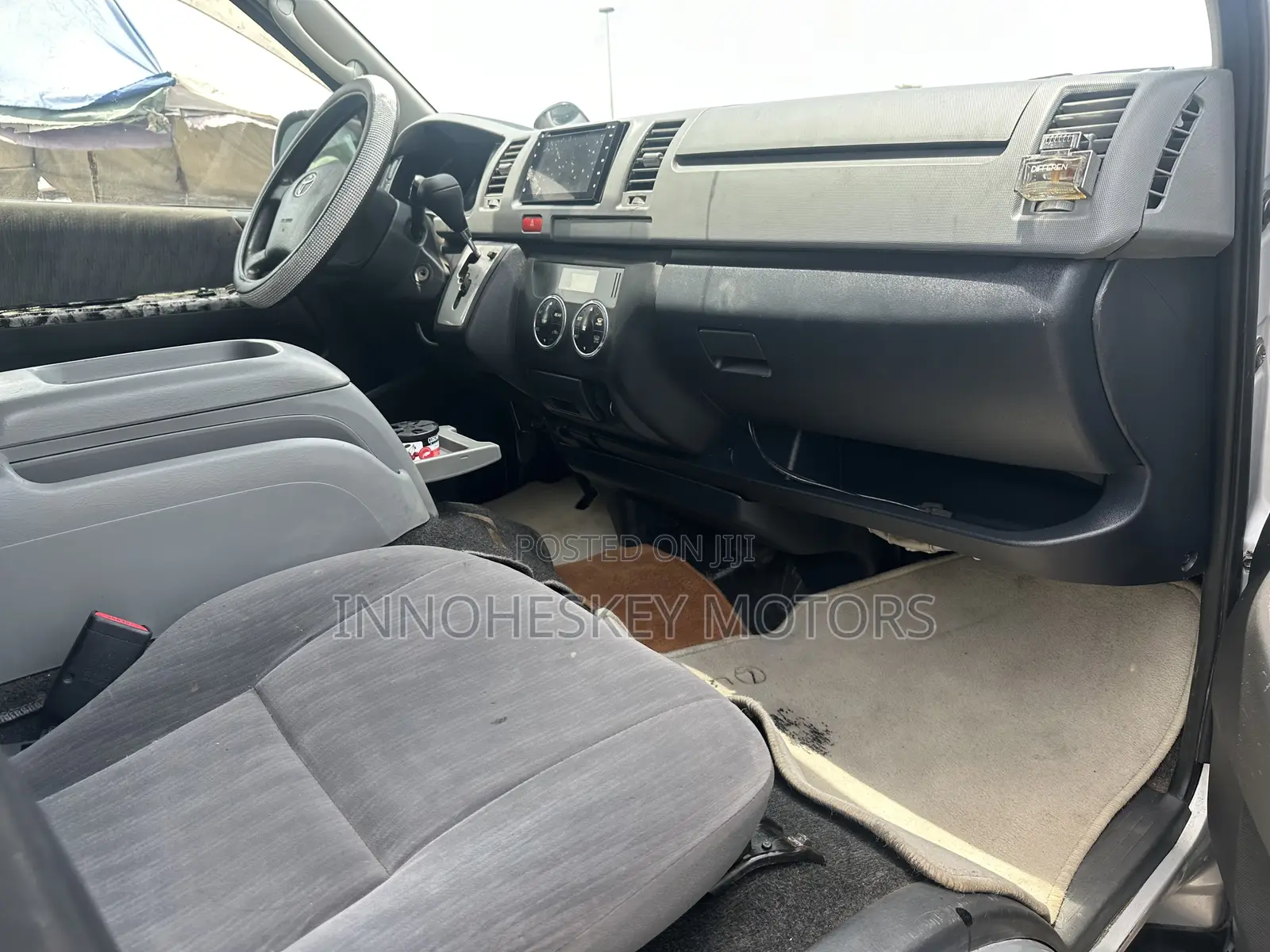 Toyota HiAce 2012 Silver
