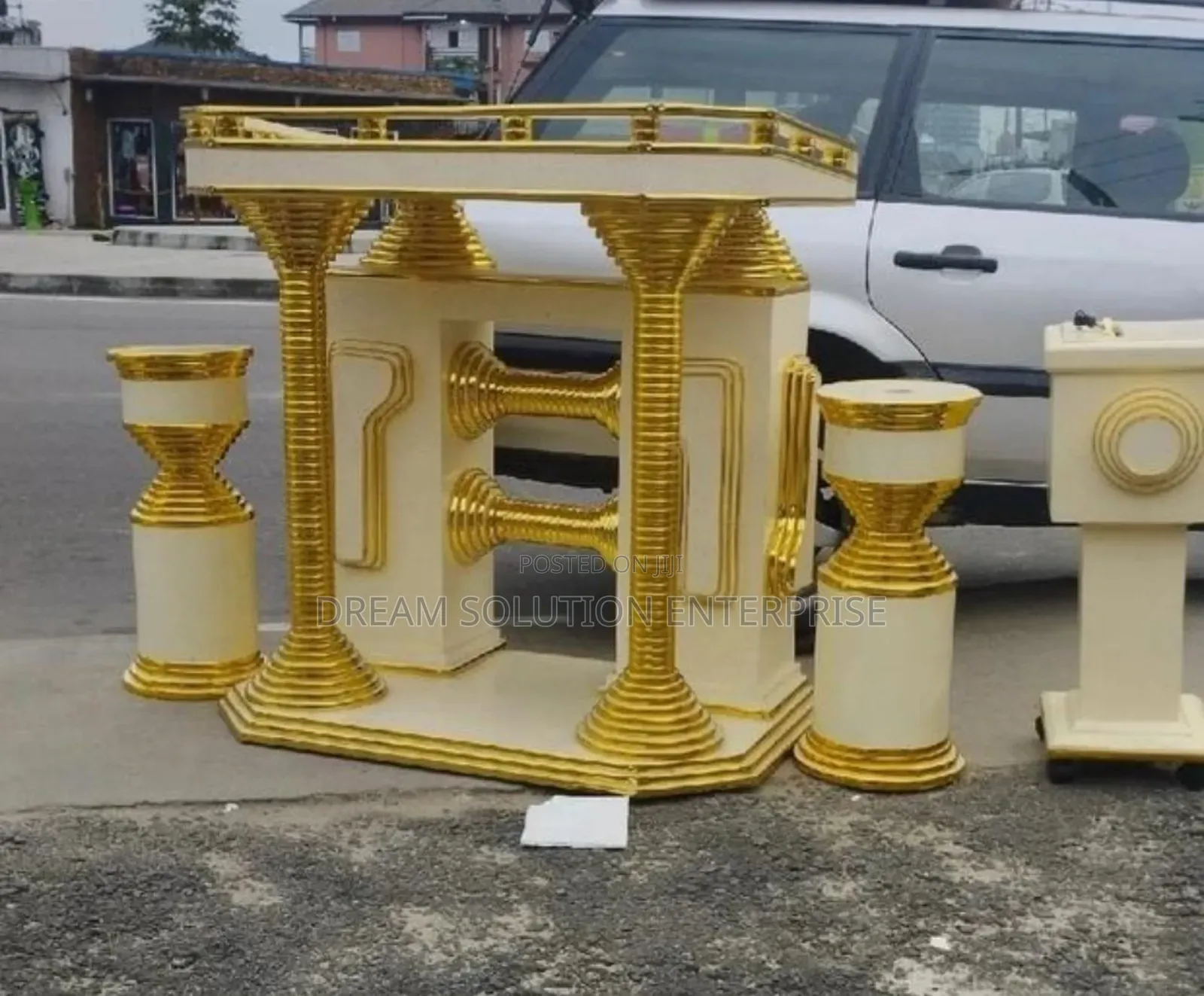 2 Pillar Pulpit With Flower Vases