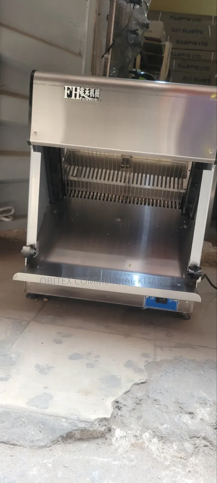 Industrial Stainless Steel Bread Slicer Machine Is Available for Sale