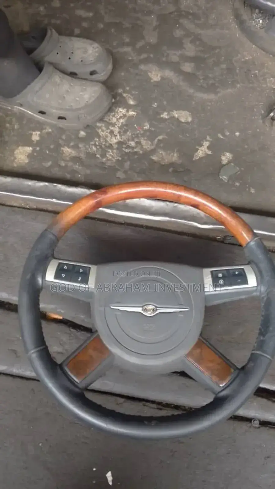 American Chrysler 3.3 the Steering Wheel