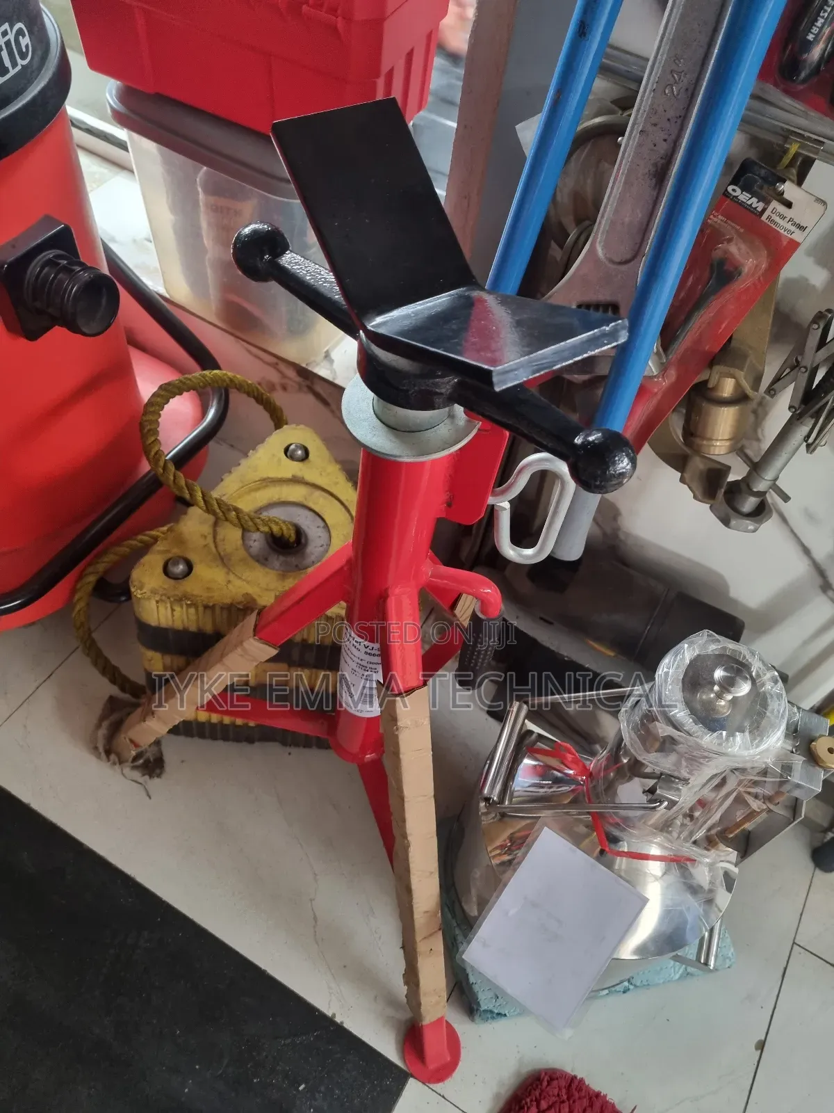 Heavy Duty Steel v Head Adjustable Pipe Jack Stand