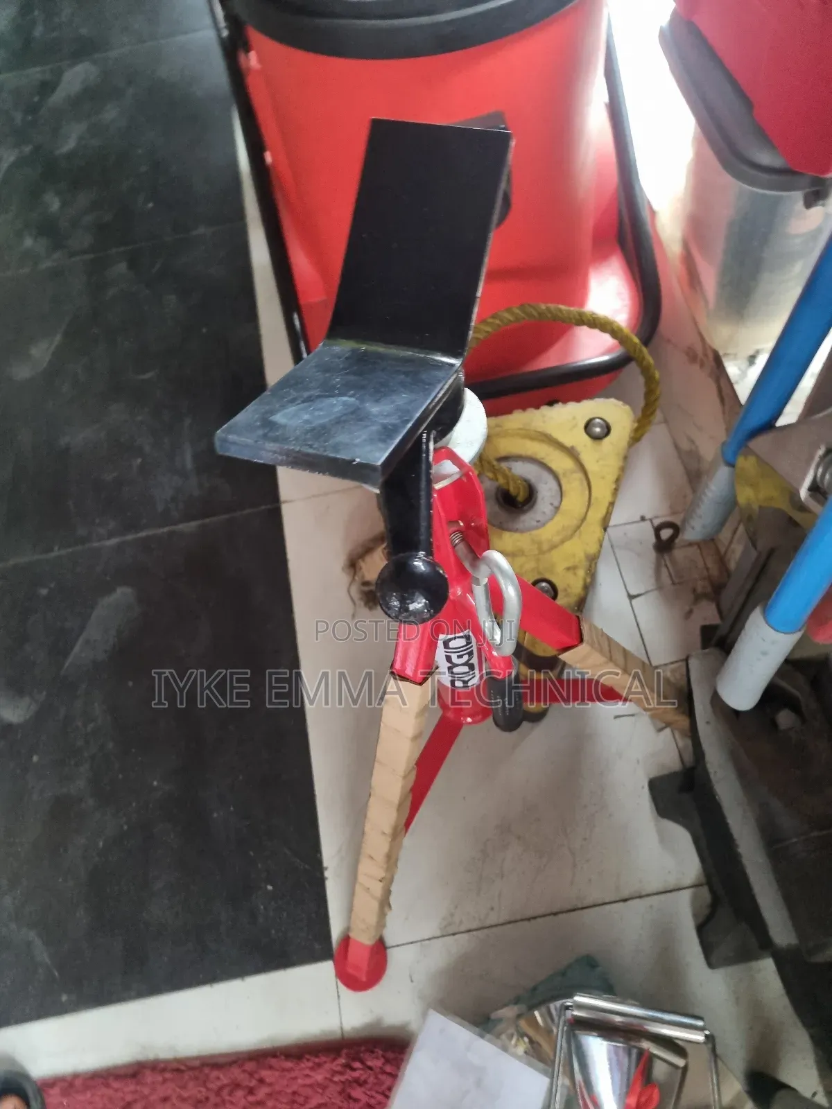 Heavy Duty Steel v Head Adjustable Pipe Jack Stand