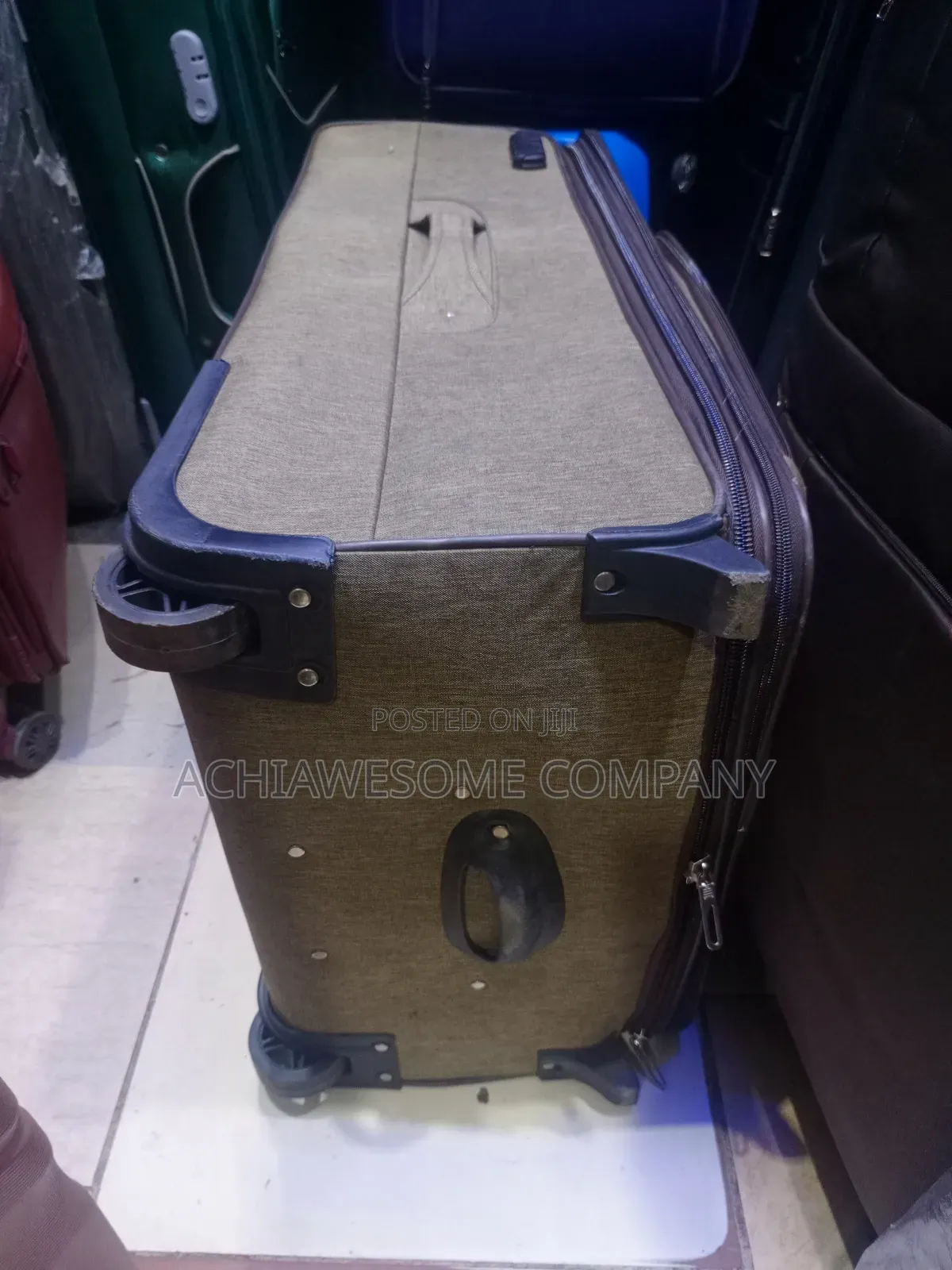 Big Lightweight Luggage With 2wheels