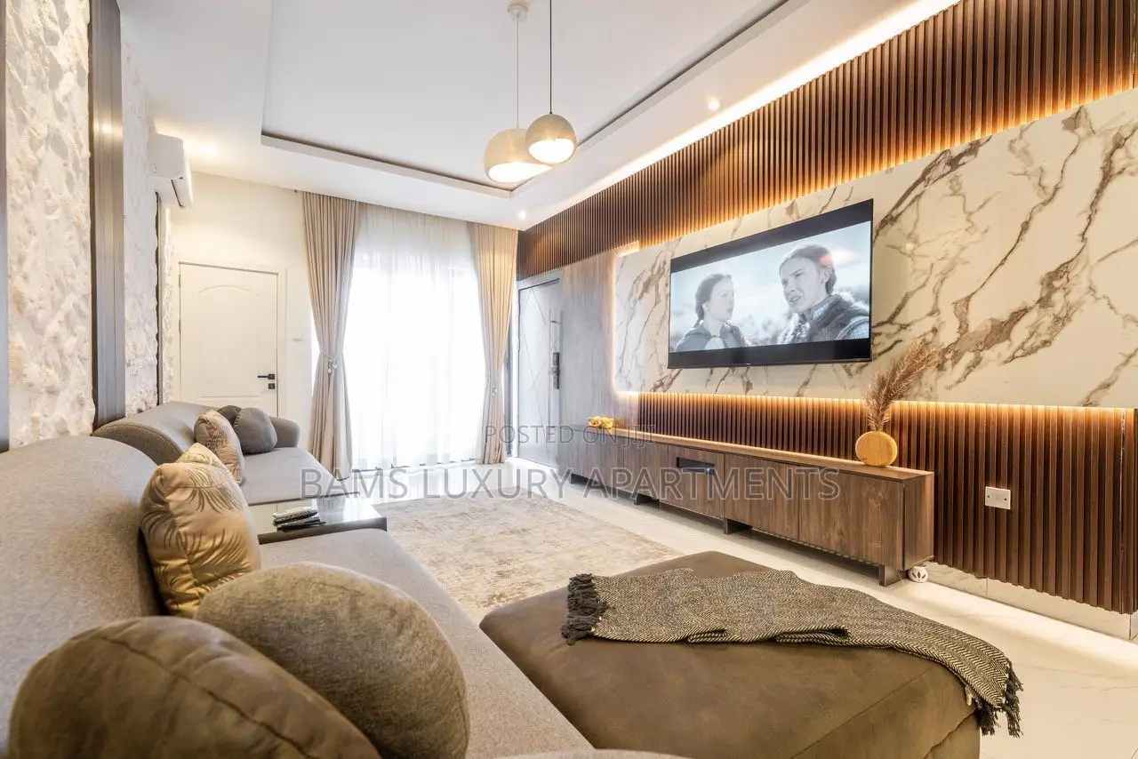 Book This Stunning , Unique 2 Bedroom Apartmen