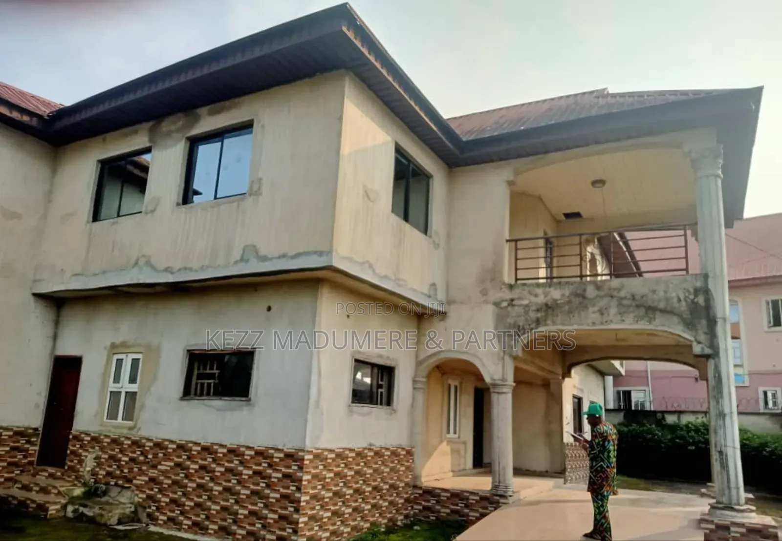 6bdrm Block of Flats in Off Information for sale