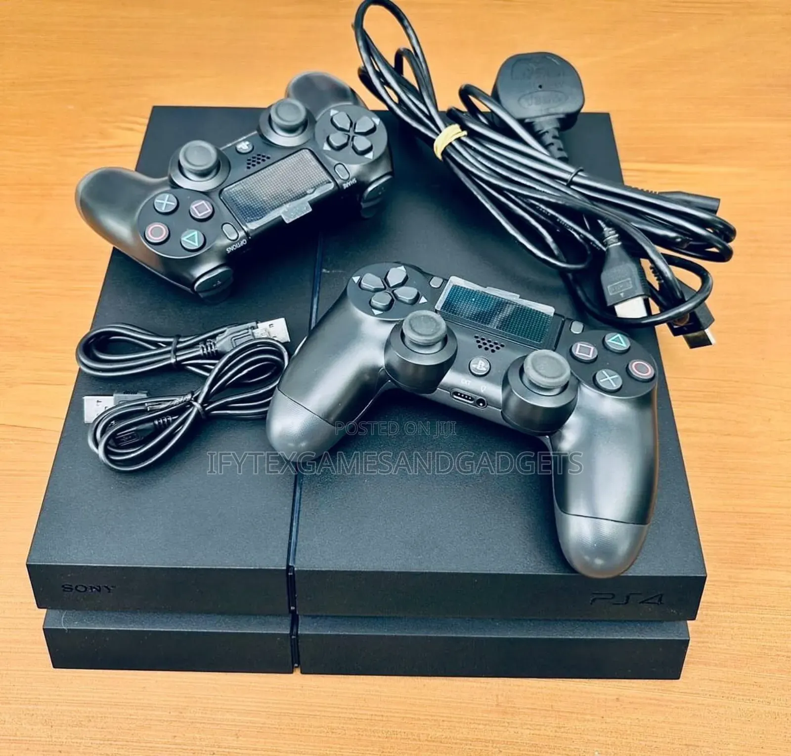 Ps 4 500gb With 12 Games and 2 Pads