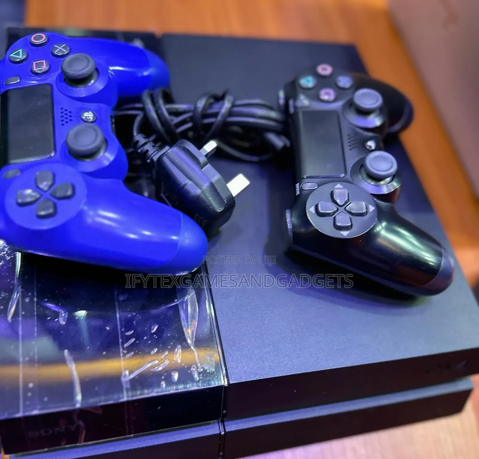 Ps 4 500gb With 12 Games and 2 Pads