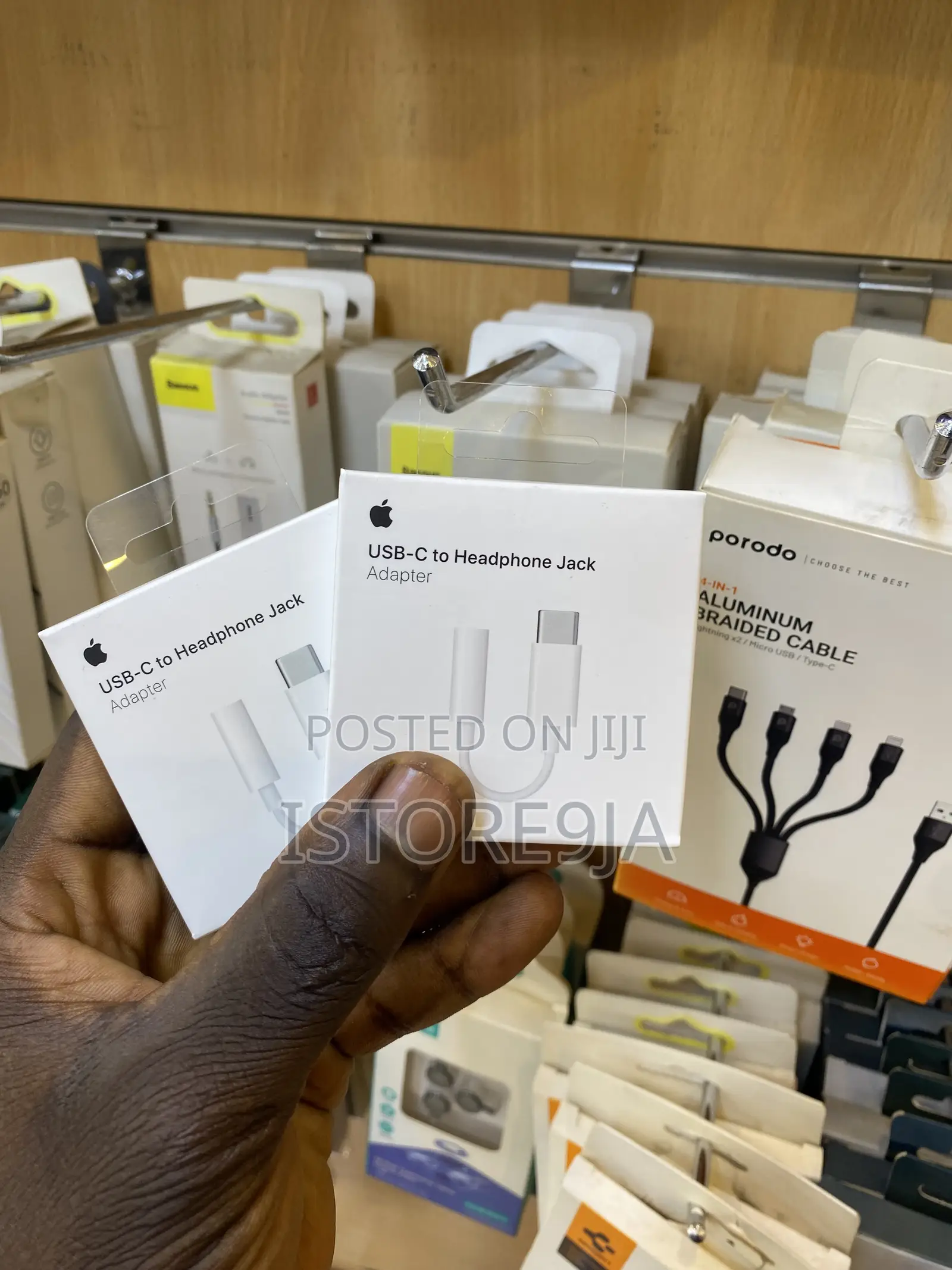 Apple Usb-C to Headphone Jack