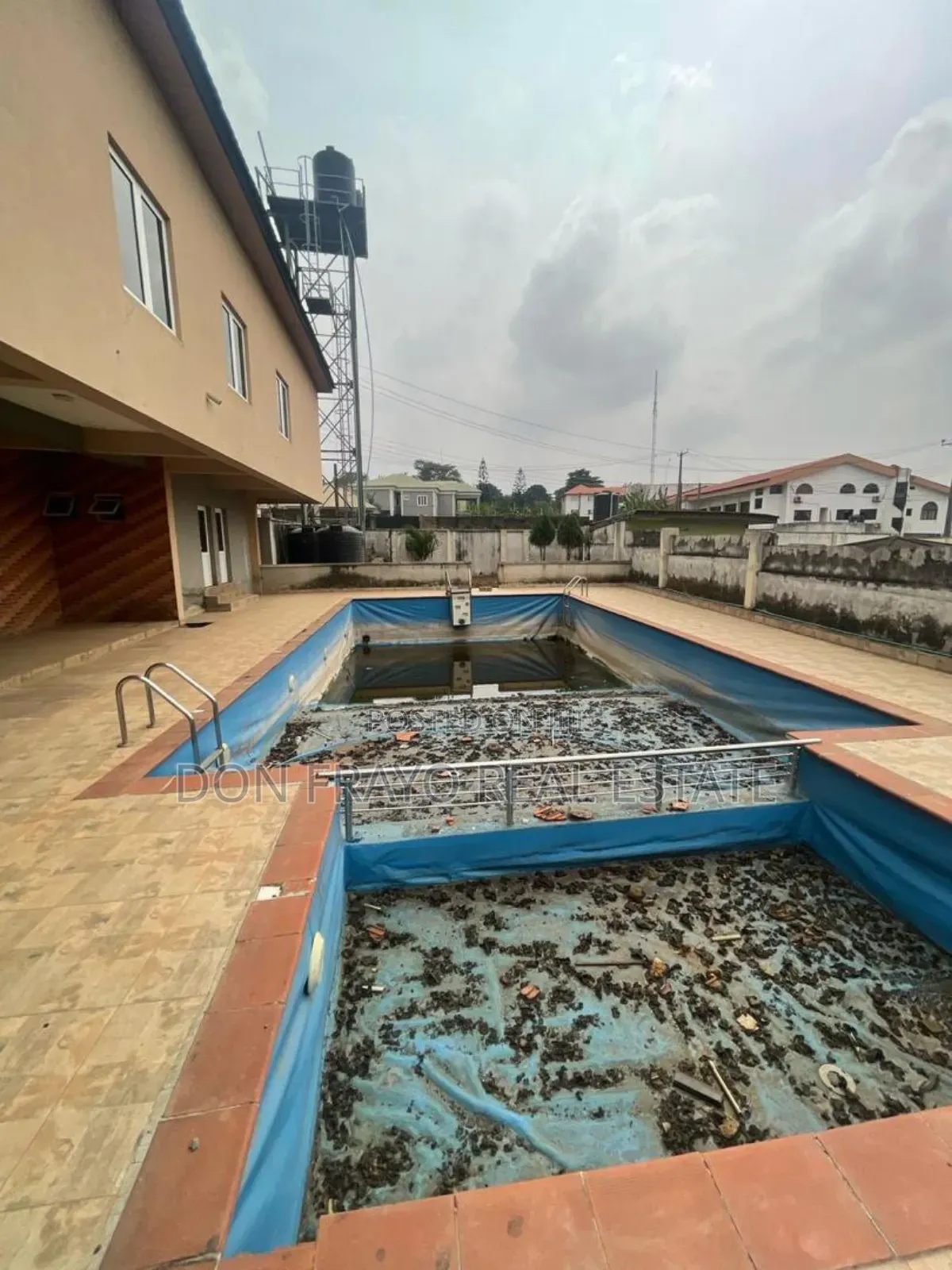 5bdrm Duplex in Agodi Gra for sale