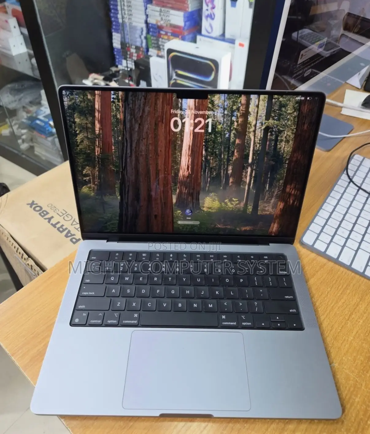 New Apple MacBook Pro 2023 M3 14-inch 18GB Apple M3 Pro SSD 512GB