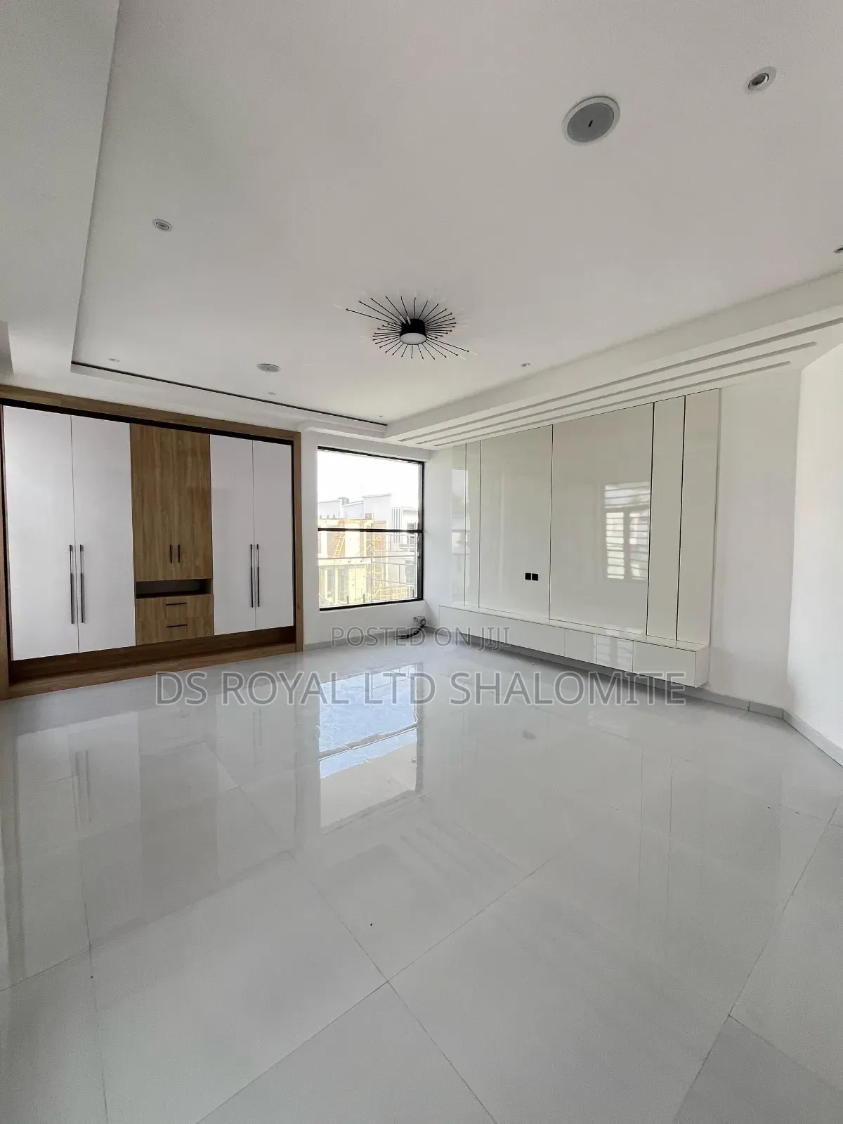 5bdrm Duplex in Ikota for sale
