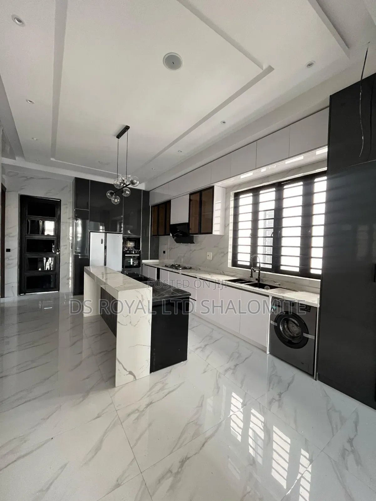 5bdrm Duplex in Ikota for sale