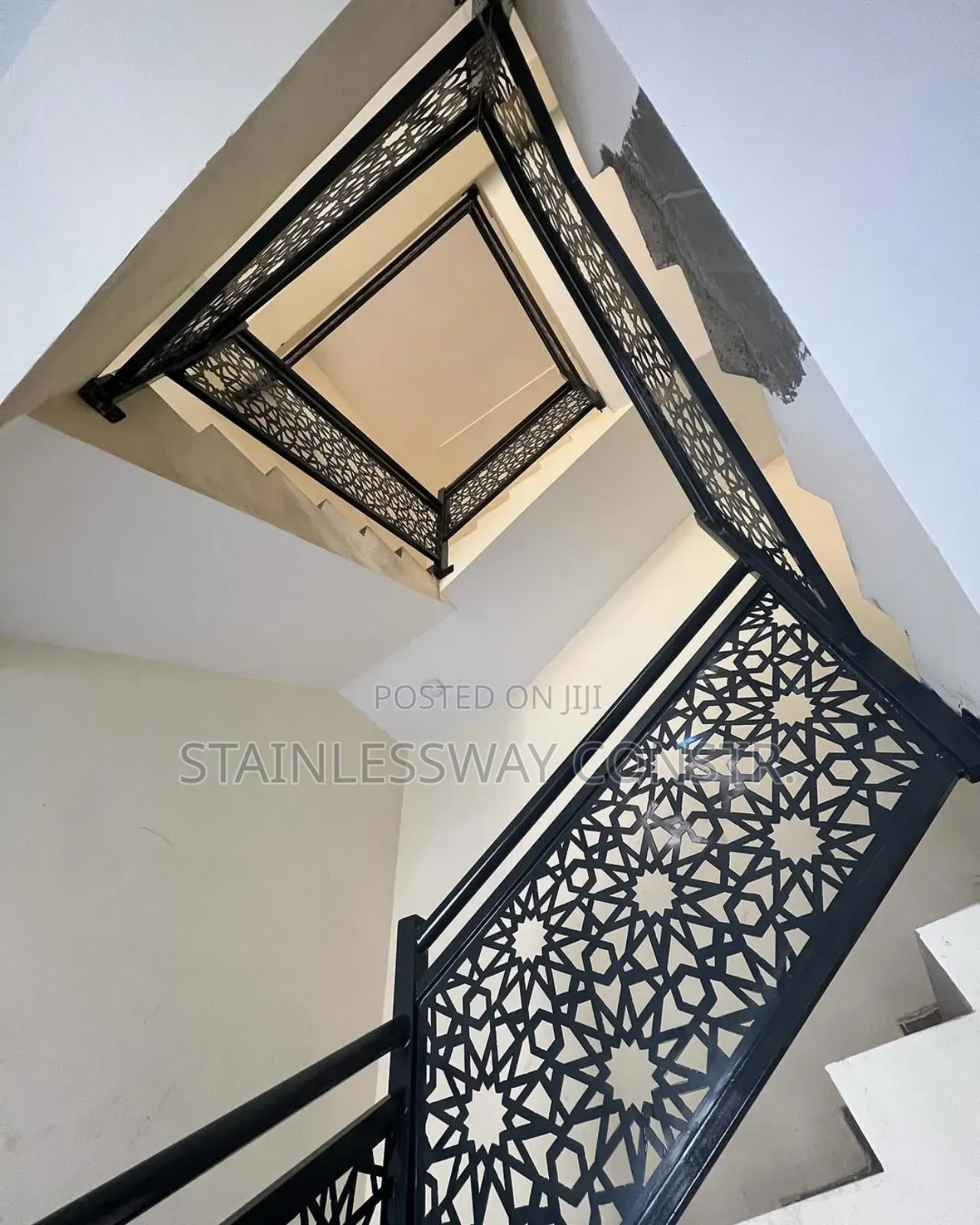 Lasercut Lokogoma Top-Notch Crest Railing