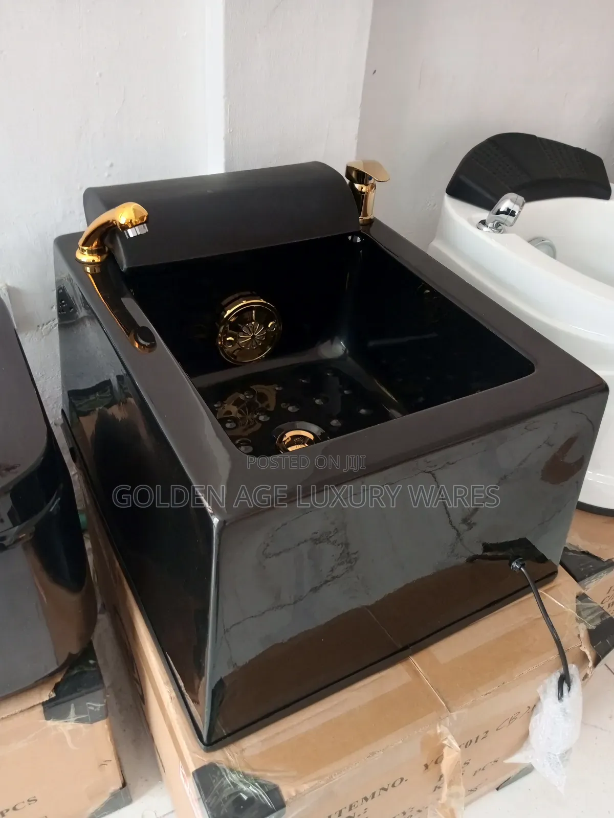 Square Shape Gold and Black Pedicure Bowl 