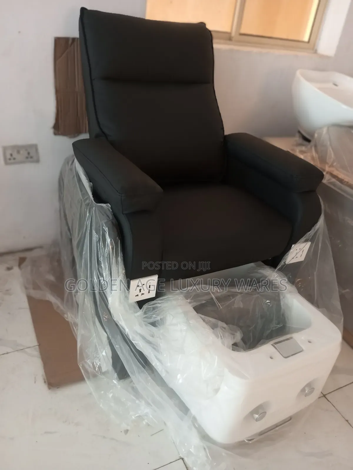 Saloon Chair With Pedicure Bowl