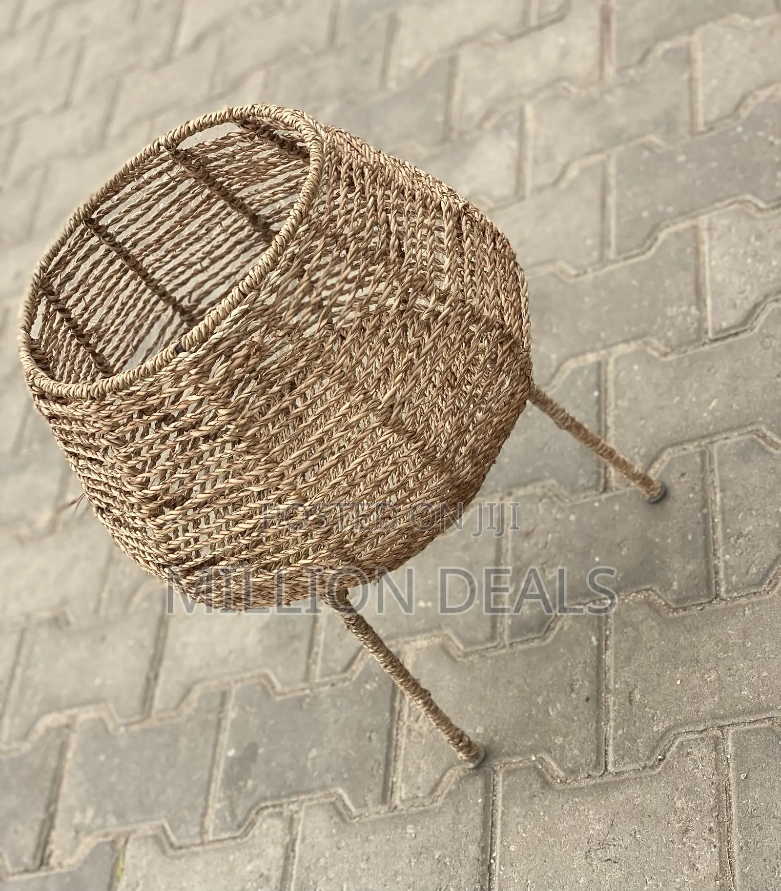 Luxury Round 3 Legged Raffia Flower Vase Basket