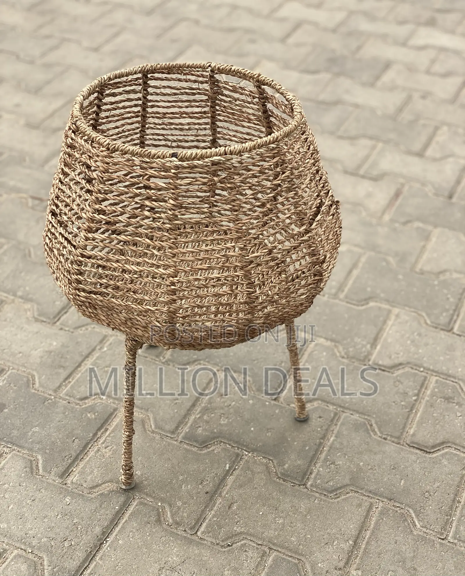 Luxury Round 3 Legged Raffia Flower Vase Basket