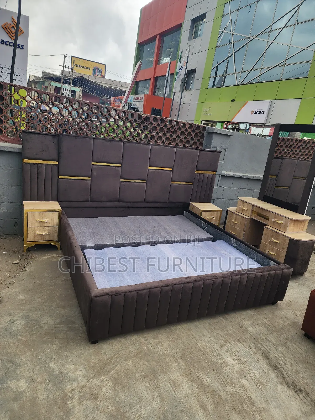 Luxury 6by6 Family Size Bed Stand