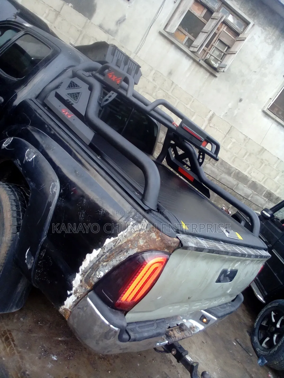 Rolling Cover With Iron Bar for Toyota Tacoma