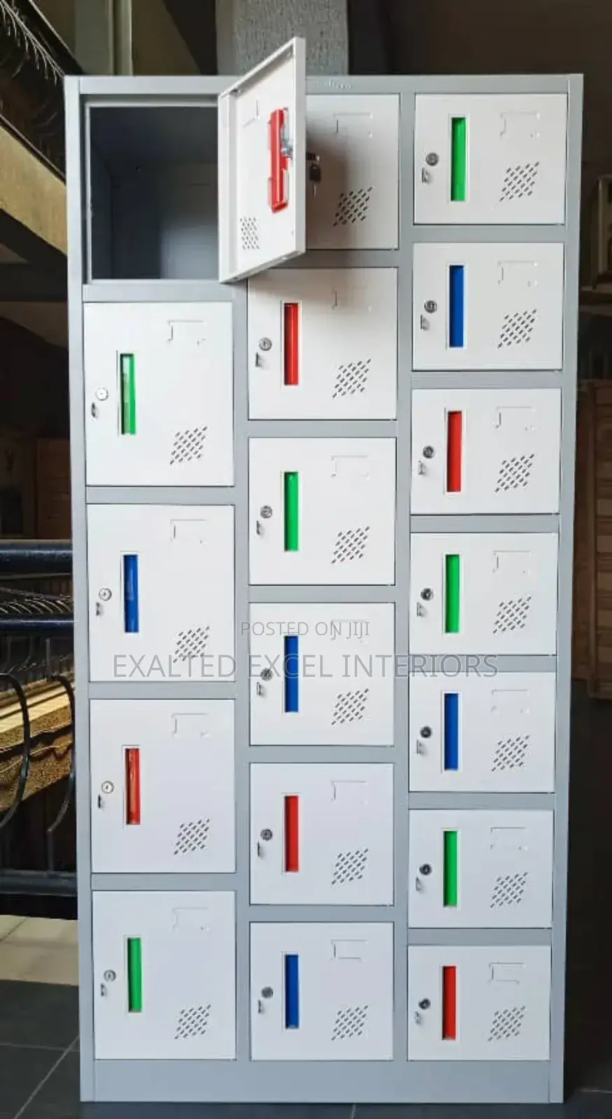 18 Box Workers Locker