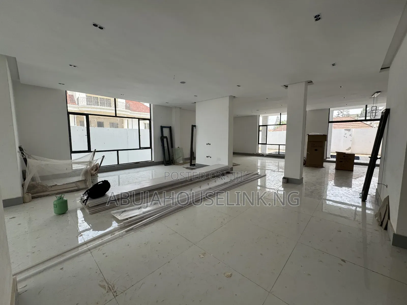 8bdrm Duplex in Asokoro Main Abuja, Guzape District for sale