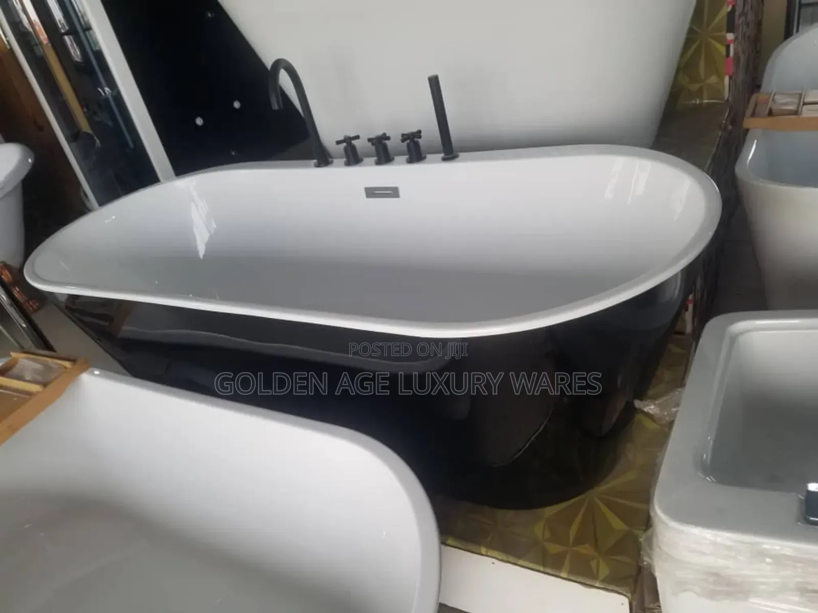 Executive Bathtub With Faucet