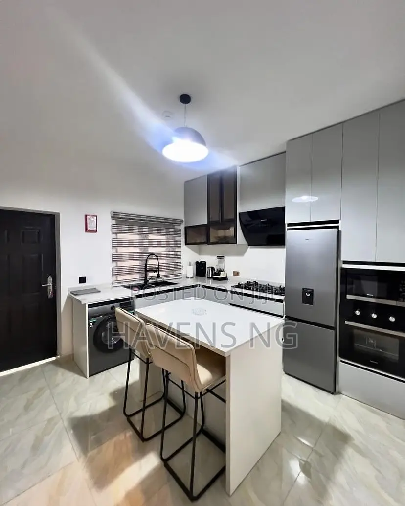 Luxury 3-Bedroom Smart Apartment