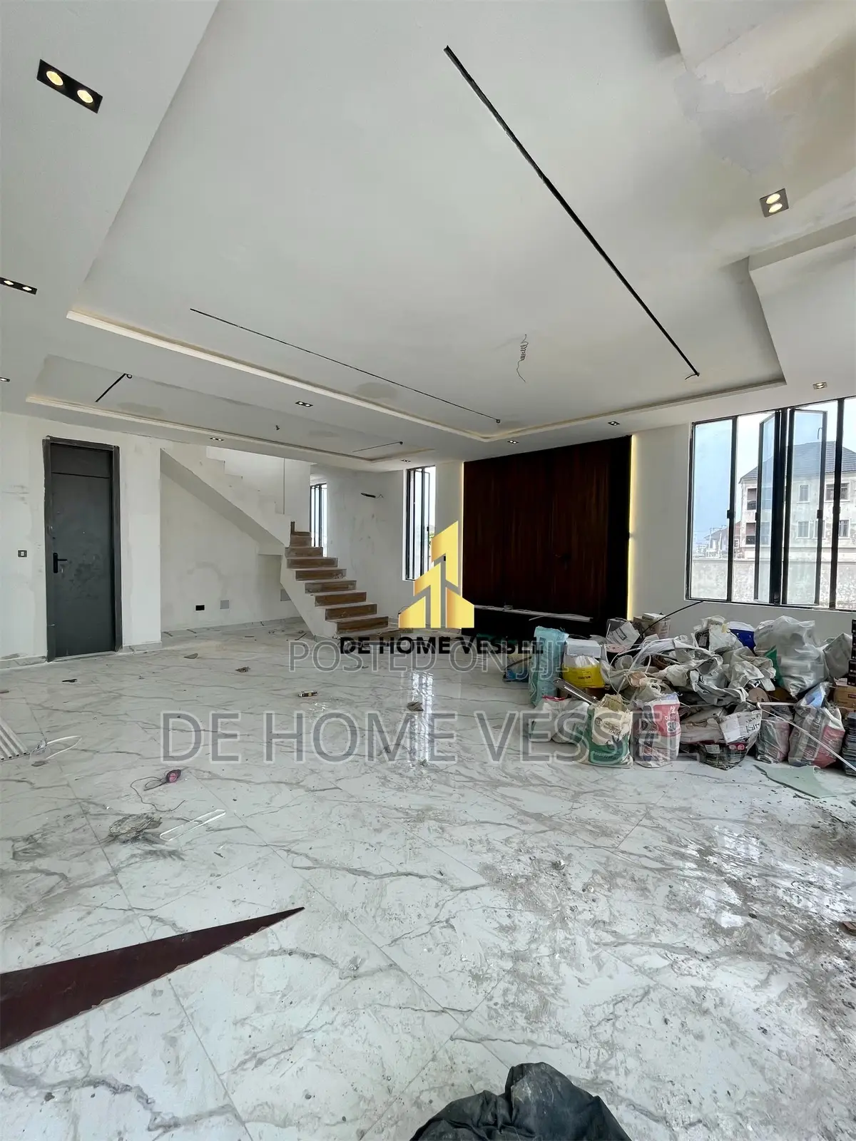 5bdrm Duplex in Chevron for sale