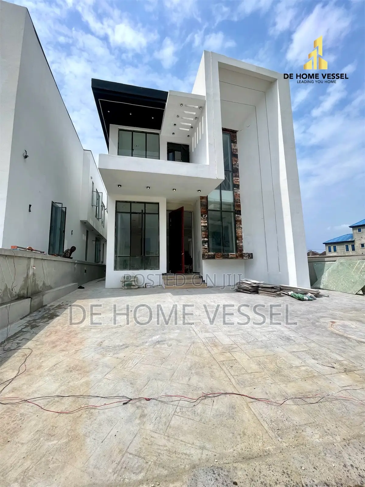 5bdrm Duplex in Chevron for sale