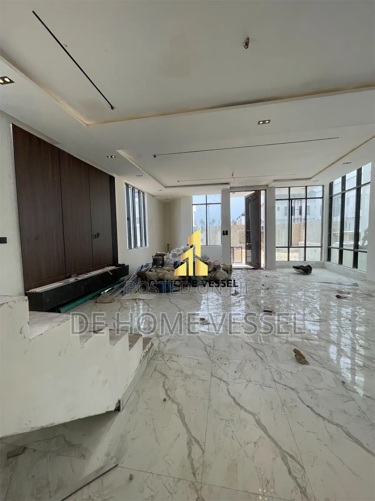 5bdrm Duplex in Chevron for sale