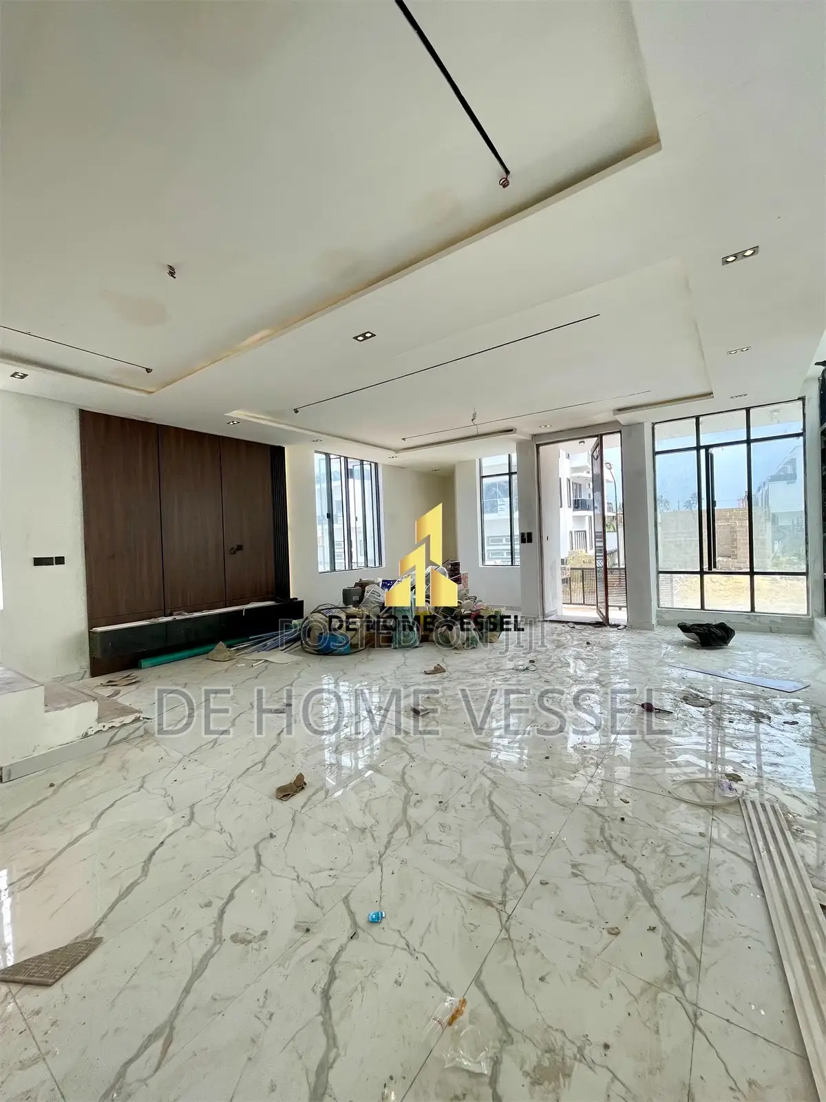 5bdrm Duplex in Chevron for sale