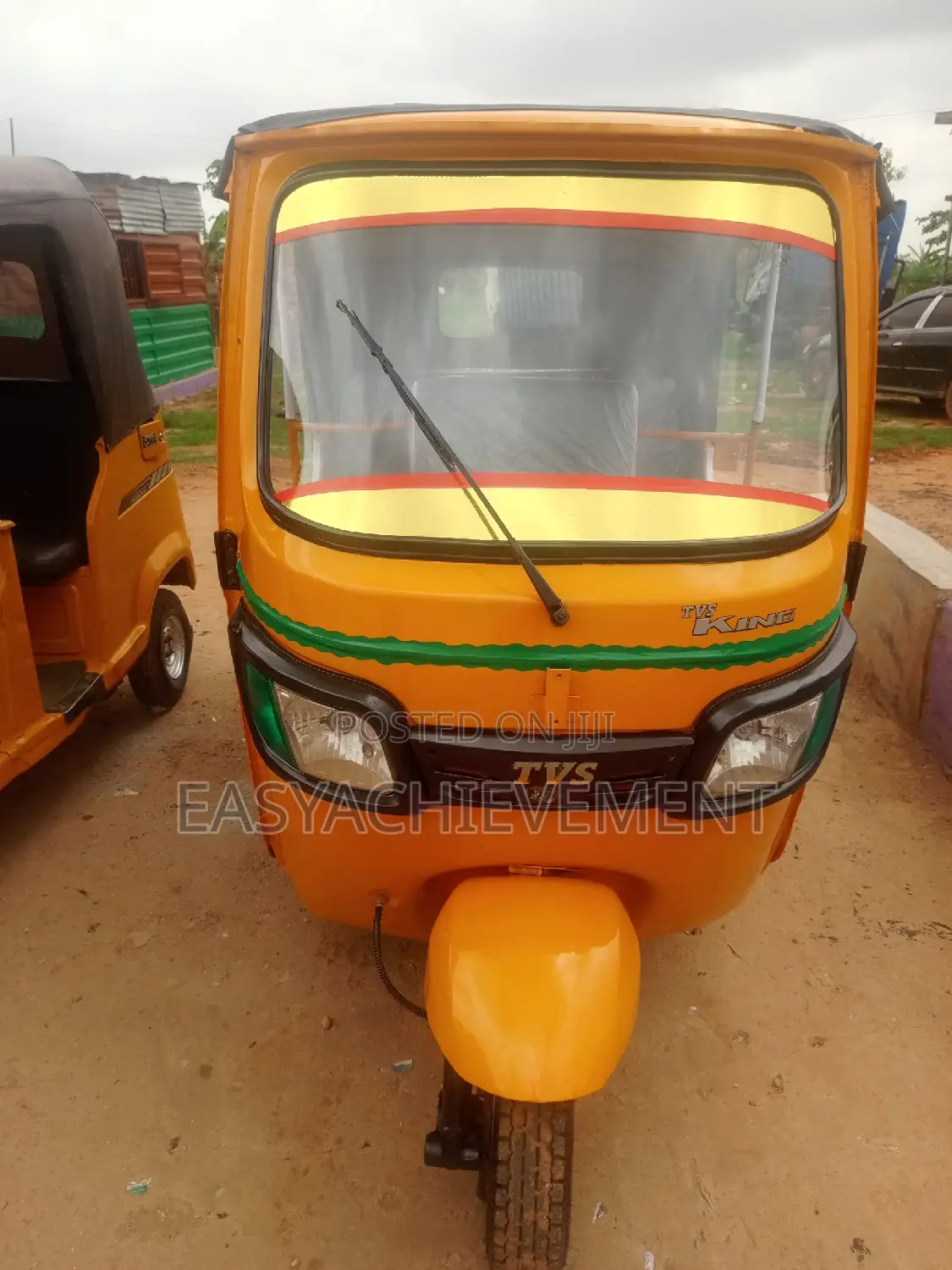 TVS HLX 125 2022 Gold