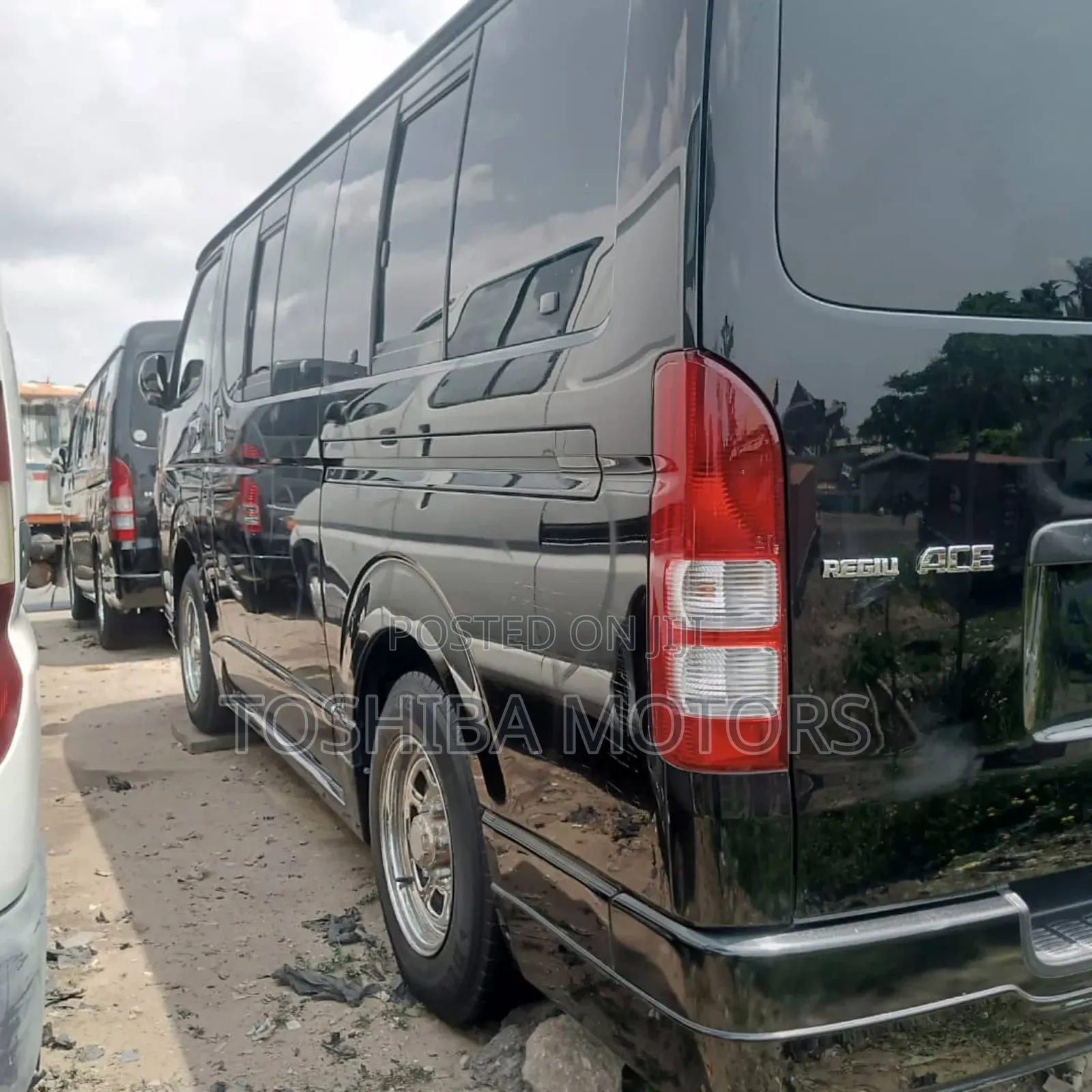 Toyota HiAce 2014 Black