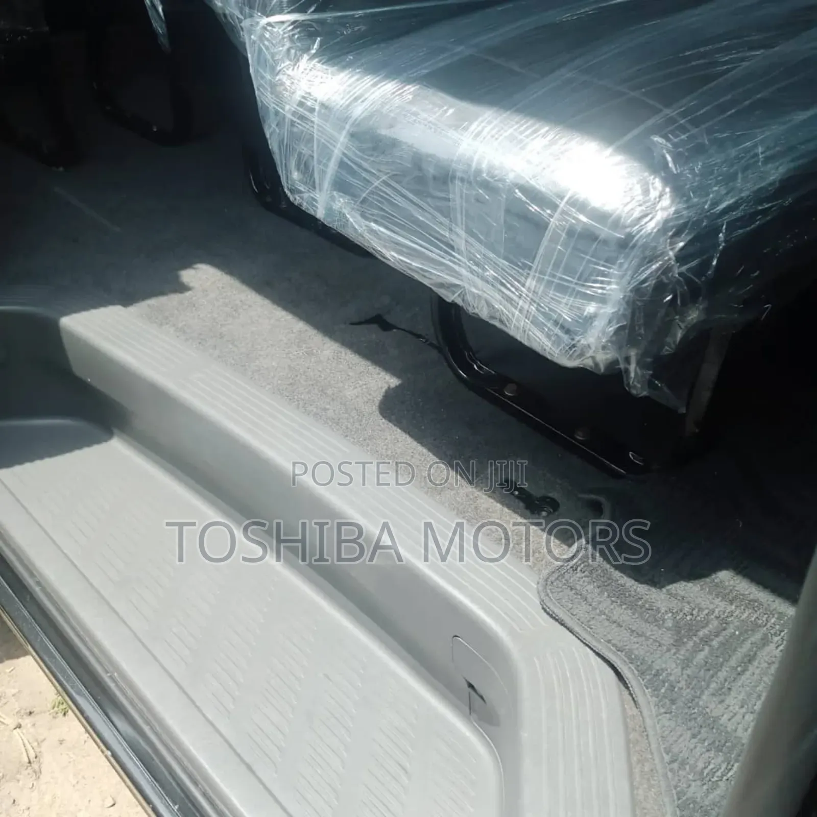 Toyota HiAce 2014 Black