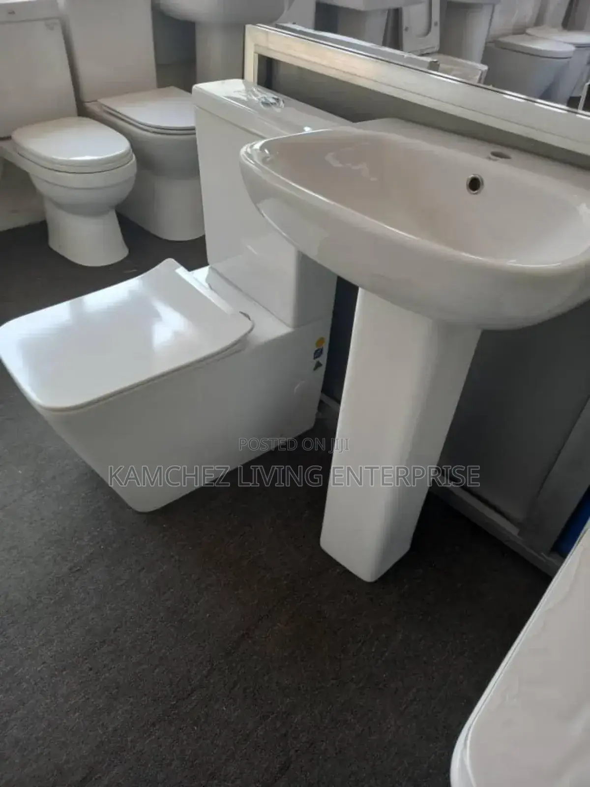 Twyford Water Closet Set – Close-Coupled Toilet Sink