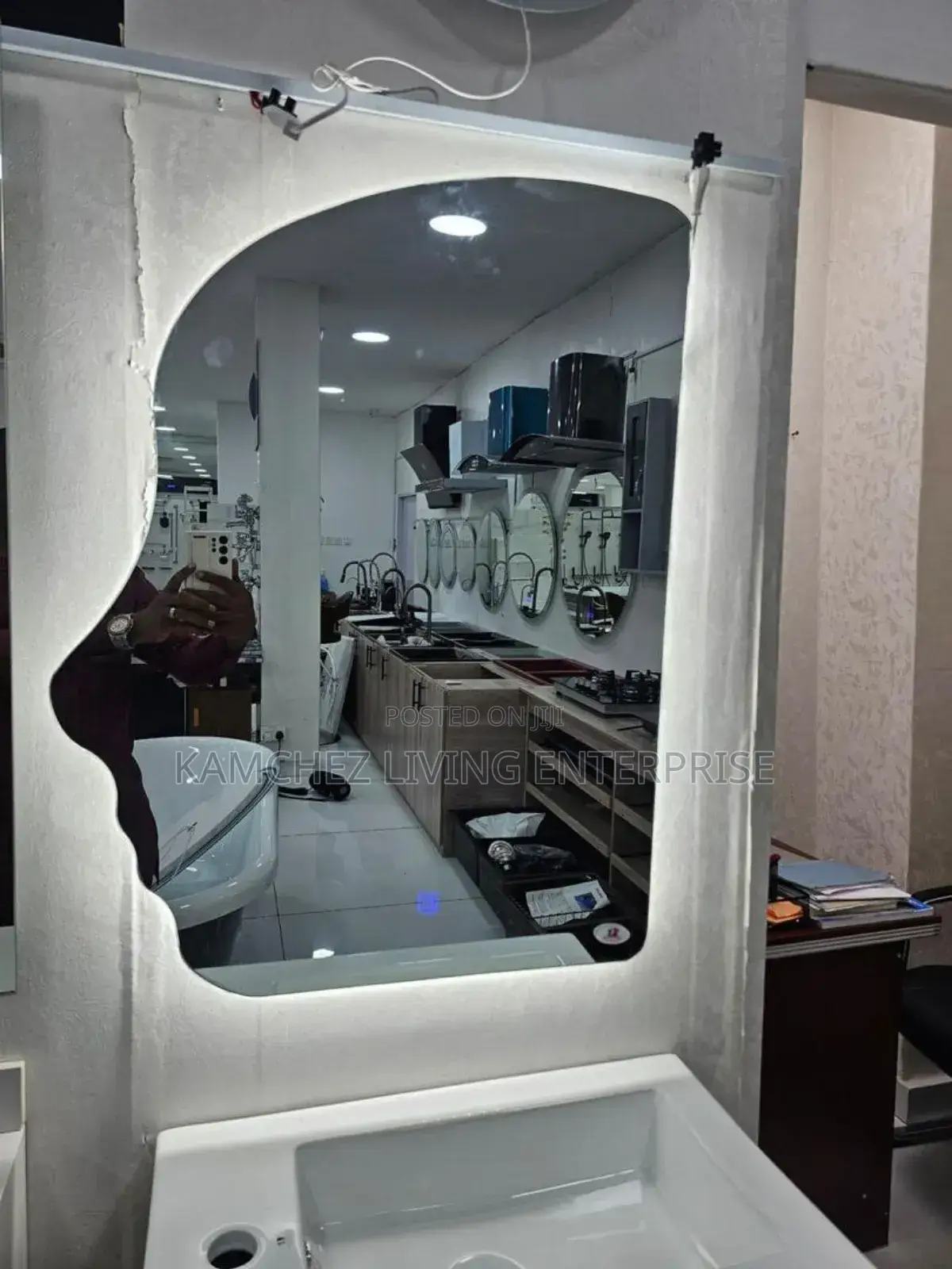 England-Style Led Face Mirror – Decorative Modern