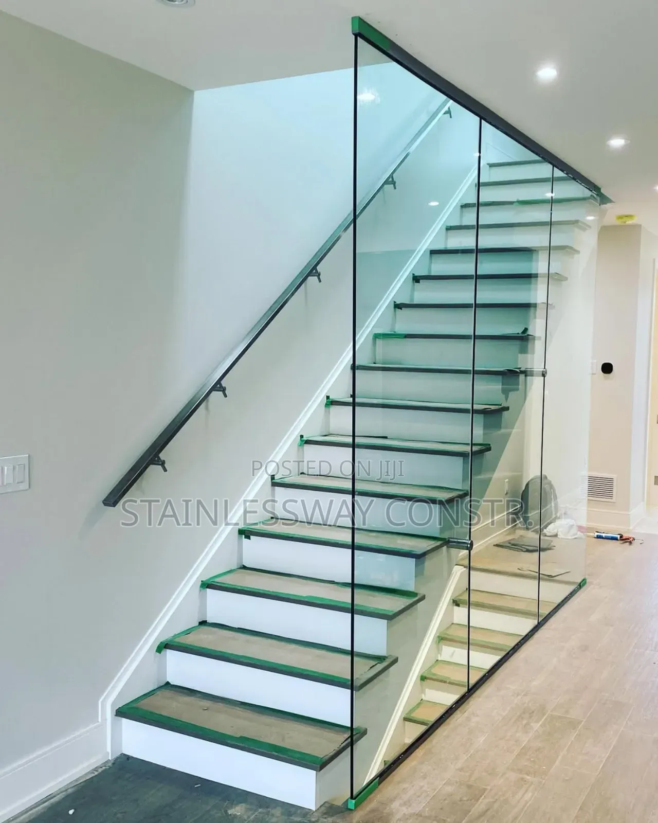 Staircase Side Glass Divider